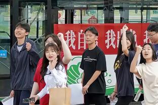 张康阳社媒发国米球迷夺冠庆祝照片：今天比以往任何时候都更重要